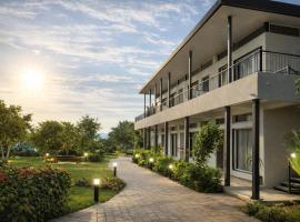 Lion Signature Family Resort, מלון בסאסאן גיר