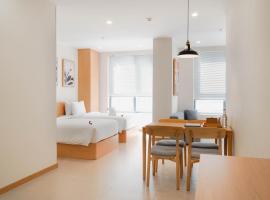 Bcons City Hotel – hotel w mieście Dĩ An