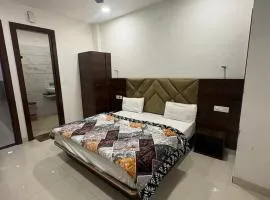 UV Inn Just 50 meters from Golden temple