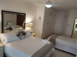 76 Eden Dunes Beachfront Apartment, Shelly Beach