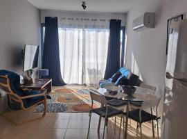 1 bedroom apartment with communal pool, hotel v destinaci Paphos City