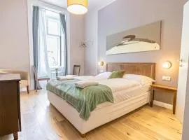 1 Aprt & 5 Stylish Hotel Rooms, Comfort & Convenience Combined