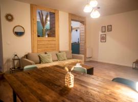 Centre Ville - appartement de caractère- baignoire Balneo, Hotel in Besançon