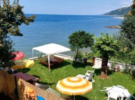 Seafront Apartment Rize - Ardeşen, hotel di Ardeşen
