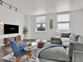 HEB403 Spacious & Stylish 2 Bedroom Condo Downtown Fort Worth, Free Parking, Walk to Convention Center