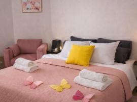 Chambre cosy Butterfly chez l'habitant avec jardin，阿讓特伊的自炊式住宿