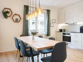 Central Alpine Stay - Modern & Free Parking