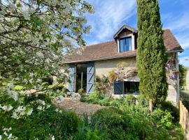 Peter House between Amboise and Chaumont-sur-Loire, Hotel in Mosnes