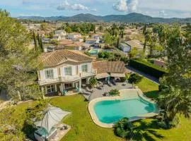 Provencal Villa With Forest Views And Pool