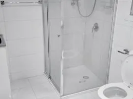 Private studio, 12 mins to airport, 5 mins bus to train station