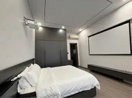 CeeDee Home - individual room or entire house