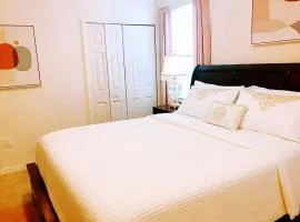 Modern King Suite Room with private bathroom in Beautiful Villa-Pool, Club, Disney