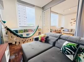 Apto Lúmina, 2Q, espaço de trabalho, Wifi, localização central, ampla e confortável, hotel a Belém