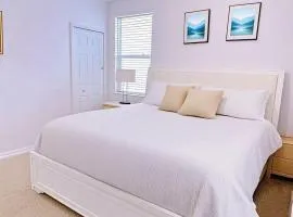Spacious King Room in Villa with shared bath-Pool-SPA-Club-near Disney