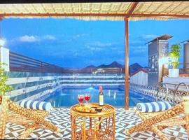 The Royal Galaxy - Hotel in Fateh Sagar Rd, hotel en Bedla