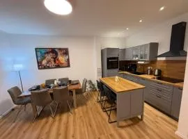 NEU - APARTMENT FOR 6 IN HAGEN- DIRECT PARKING! A45 - A1 - A46 Richtung Dortmund Netflix - WIFI, Fully-Automatic-COFFEMASHINE, KITCHEN, NETFLIX, DISNEY