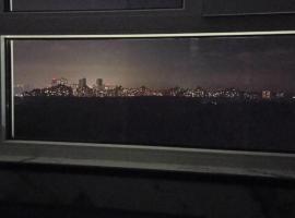 Stylish apartment with home cinema, kitchen with panoramic view, hotel Kijevben