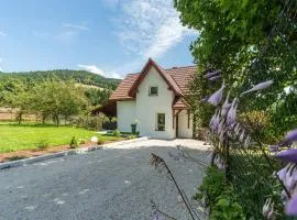 Domek Maja-domek z jacuzzi i kominkiem