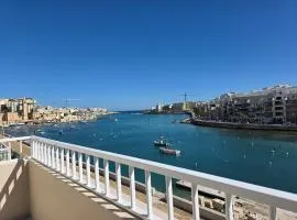 Frontline Sea View Townhouse with Roof Terrace