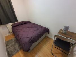 Spacious Double Bedroom WB Greater Manchester, hotel en Middleton