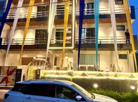 Hotel Stiltstay، فندق في نويدا الكبرى