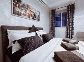 Sereno - Luxury Apartment with Hot Tub - Walk to St Julian's and Paceville