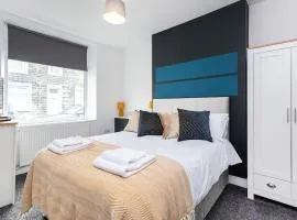 Stylish 3BR home in Burnley - ideal for all guest types- Free Parking Available