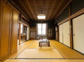 Yubari Historic Kominka Experience with Engawa and Irori 12 Guests, hotelli Yubarissa