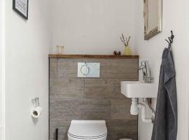 Modern Holiday Home With Hot Tub And Nature, ξενοδοχείο σε Vig