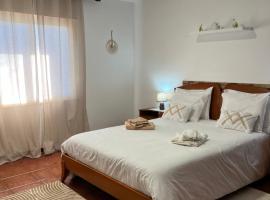 Seaside & Mountain Views & Cozy Calheta Retreat MQ1 โรงแรมในกัลเลตา