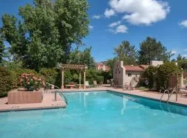 Refreshing Sedona Sanctuary with Pool and Hot Tub for Family