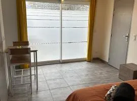 BOUTON D'OR Studio Terrasse Grand Lit Coin Repas