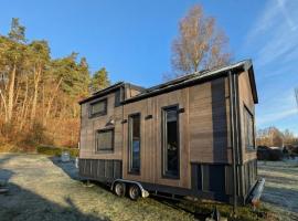 Tiny House WaldSEEle, hotell i Stuer