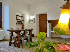 Nuovo!! Casetta Orsini, отель в городе Toffia