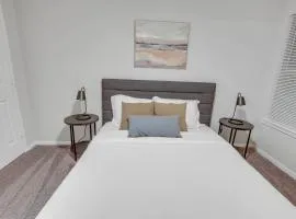 Cozy Retreat w Balcony & Modern Comforts