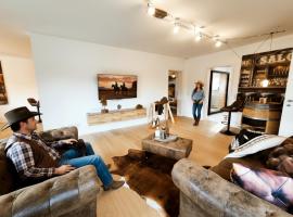 NEU - Wild Western Wohnung - 110 qm umgeben von Pferden am Fluss, Hotel in Katzweiler