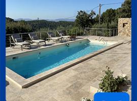 LIS ESTELLO - Gîte à FLAYOSC VAR, готель у місті Flayosc