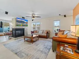 Downtown Bellaire Riverfront Loft w Deck