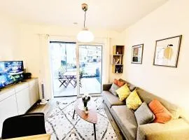 Central 1 bedroom apartment with open views