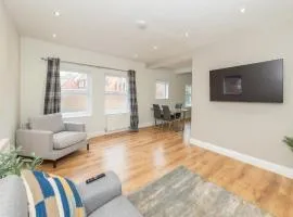 Duplex Apartment - Modern Convenient - Pass the Keys