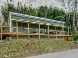 Walk to Main St! Mtn-View Getaway in Waynesville