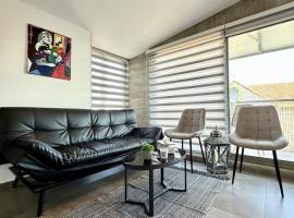 1BR with Balcony Broumana Center Old Town View, hotel v mestu Broummana