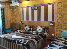 Houseboat happy england