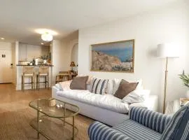 Luxury Rooftop Pool & Dock Steps to Downtown