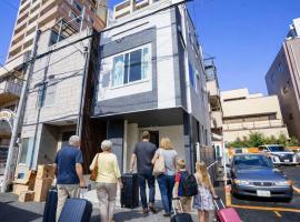 Free parking for compact cars 4 minutes walk from Kawaguchi Newly built three-story single-family house with 78 square meters 18 minutes by train to Ueno, hotel i Kawaguchi