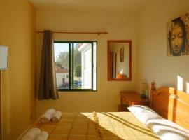 La Palma Hostel by Pension Central, hotel i Fuencaliente de la Palma