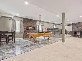 City Park Golf Course Mansion - Hot Tub & Theater