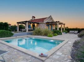 Stonehouse Milan โรงแรมในราชานาส