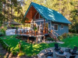 Riverfront Chalet Near Skiing, Lakes, Mtns & Leavenworth, hotel di Leavenworth