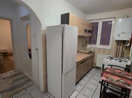 Apartament Vitan Gara、Tîrnăveniのホテル